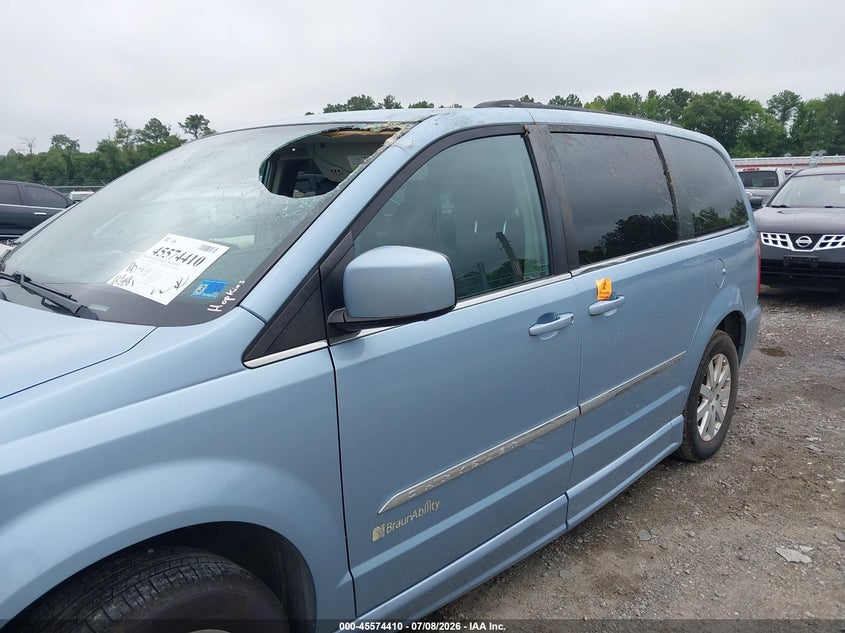 2013 Chrysler Town & country VIN 2C4RC1BG2DR508514 IAAI salvage auction — ROOF, Salvage (Virginia), sold $1,350 on 2026-07-19 (photo 6)