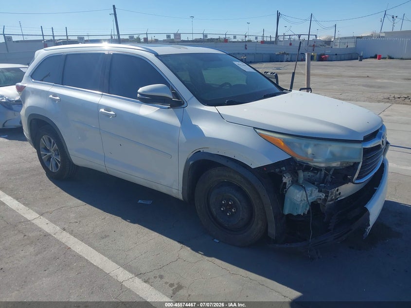 2015 Toyota Highlander VIN 5TDKKRFH9FS118817 IAAI salvage auction — FRONT END, Salvage (Arizona), sold $4,250 on 2026-07-29 (photo 1)