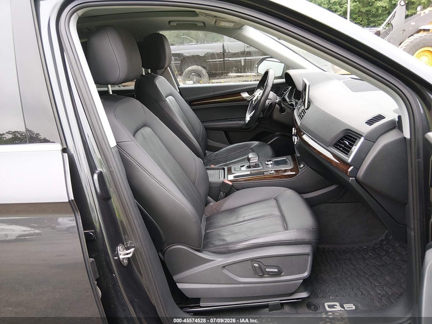 2019 Audi Q5 VIN WA1BNAFY8K2122877 IAAI salvage auction — LEFT SIDE, Wait Title, sold $8,625 on 2026-08-26 (photo 5)