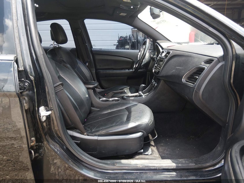 2011 Chrysler 200 VIN 1C3BC2FG9BN596784 IAAI salvage auction — NORMAL WEAR, Clear (Alabama), sold $300 on 2026-07-27 (photo 5)