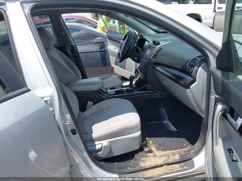 2015 Kia Sorento VIN 5XYKTCA61FG585176 IAAI salvage auction — NORMAL WEAR, Clear (Tennessee), sold $875 on 2026-07-23 (photo 5)