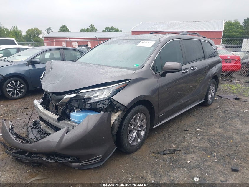 2021 Toyota Sienna VIN 5TDJSKFC7MS023516 IAAI salvage auction — RIGHT FRONT, Salvage Title, sold $9,600 on 2026-08-21 (photo 2)