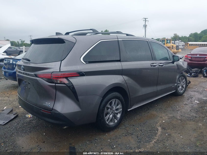 2021 Toyota Sienna VIN 5TDJSKFC7MS023516 IAAI salvage auction — RIGHT FRONT, Salvage Title, sold $9,600 on 2026-08-21 (photo 4)