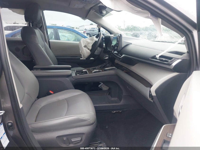2021 Toyota Sienna VIN 5TDJSKFC7MS023516 IAAI salvage auction — RIGHT FRONT, Salvage Title, sold $9,600 on 2026-08-21 (photo 5)
