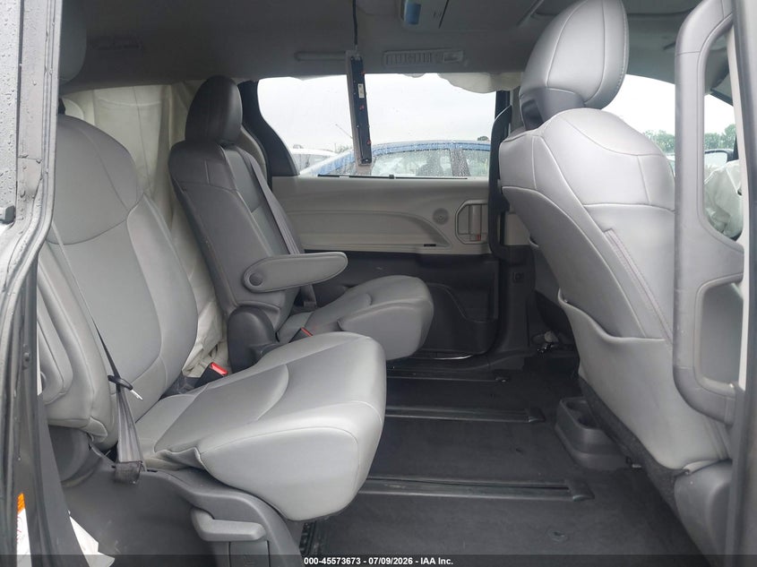 2021 Toyota Sienna VIN 5TDJSKFC7MS023516 IAAI salvage auction — RIGHT FRONT, Salvage Title, sold $9,600 on 2026-08-21 (photo 8)