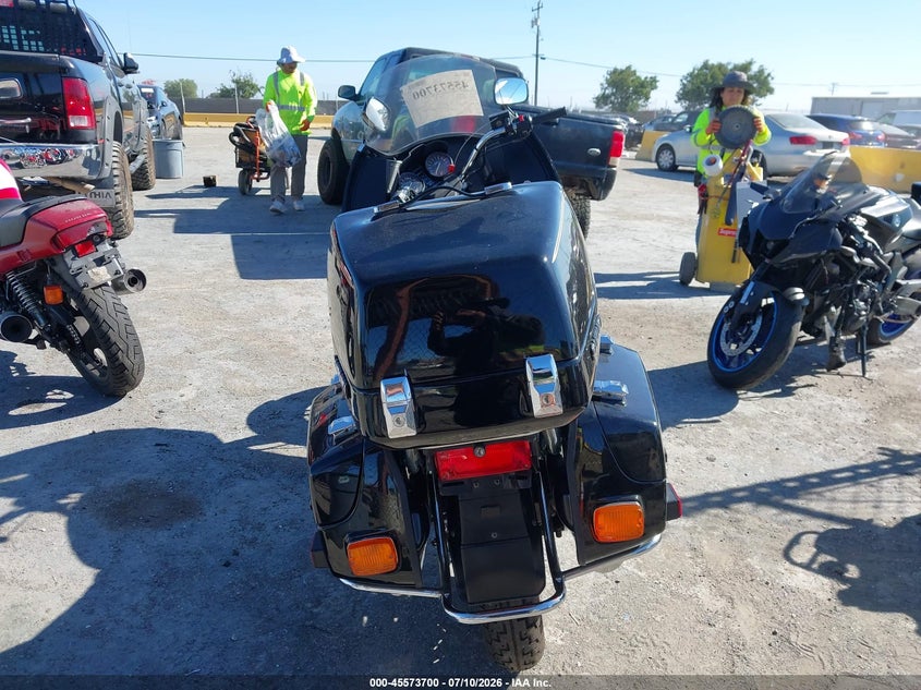 1982 Suzuki Gs1100 VIN JS1GU72G4C2100062 IAAI salvage auction — NORMAL WEAR, Clear - Dealer Only (California), sold $450 on 2026-07-16 (photo 6)