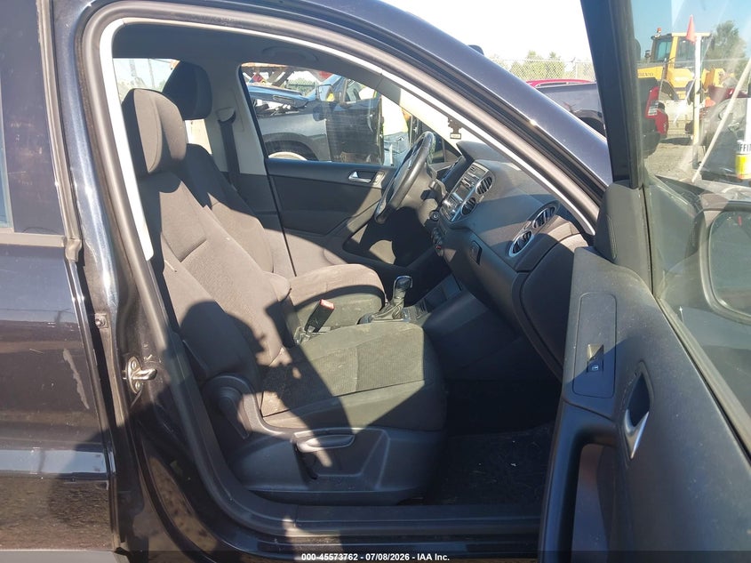 2014 Volkswagen Tiguan VIN WVGBV3AX3EW506218 IAAI salvage auction — NORMAL WEAR, Clear (New York), sold $400 on 2026-07-30 (photo 5)