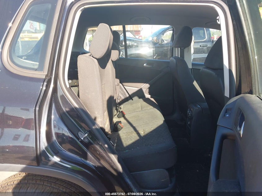 2014 Volkswagen Tiguan VIN WVGBV3AX3EW506218 IAAI salvage auction — NORMAL WEAR, Clear (New York), sold $400 on 2026-07-30 (photo 8)