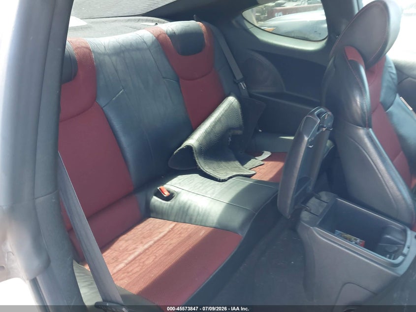 2011 Hyundai Genesis VIN KMHHT6KDXBU054345 IAAI salvage auction — NORMAL WEAR, Clear - Dealer Only (California), sold $550 on 2026-07-16 (photo 8)