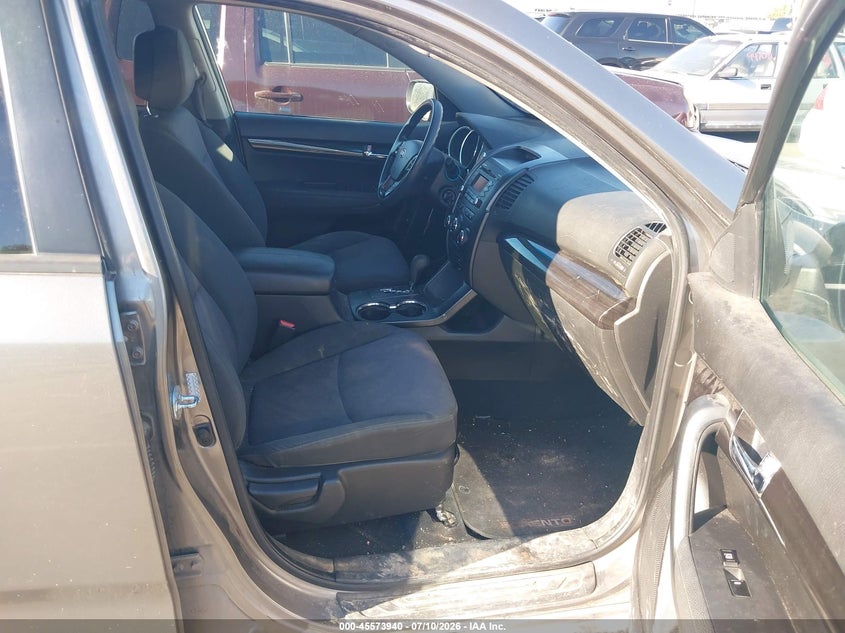 2011 Kia Sorento VIN 5XYKTDA18BG036952 IAAI salvage auction — NORMAL WEAR, Clear (Wyoming), sold $700 on 2026-07-16 (photo 5)