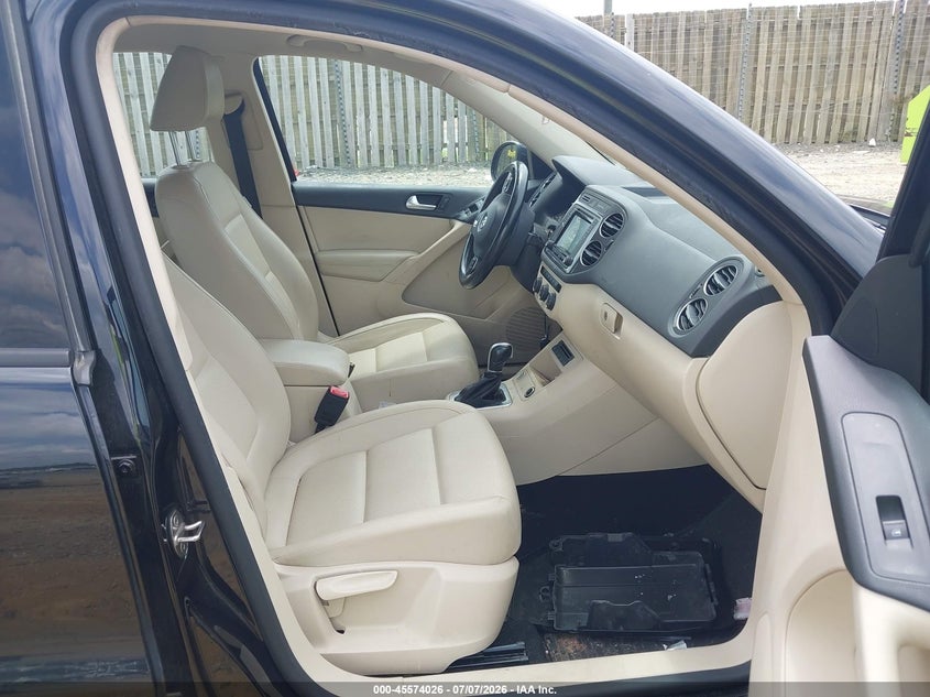 2017 Volkswagen Tiguan VIN WVGBV7AX5HK021081 IAAI salvage auction — NORMAL WEAR, Salvage Title, sold $1,600 on 2026-07-27 (photo 5)
