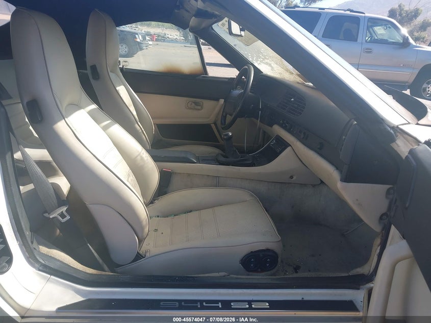 1990 Porsche 944 VIN WP0CB2945LN480648 IAAI salvage auction — ENGINE BURN, Non-Repairable (California), sold $175 on 2026-08-11 (photo 5)
