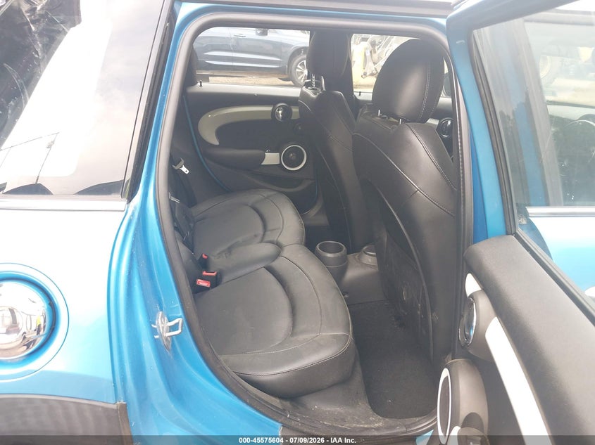2017 MINI Hard top VIN WMWXU3C57H2D32836 IAAI salvage auction — Rear, Salvage, sold $1,725 on 2026-10-15 (photo 8)