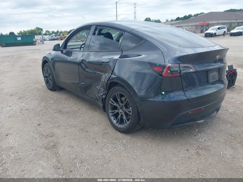 2024 Tesla Model y VIN 7SAYGAEE7RF200674 IAAI salvage auction — SIDE, Salvage Title, sold $11,300 on 2026-07-21 (photo 3)