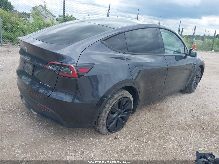 2024 Tesla Model y VIN 7SAYGAEE7RF200674 IAAI salvage auction — SIDE, Salvage Title, sold $11,300 on 2026-07-21 (photo 4)