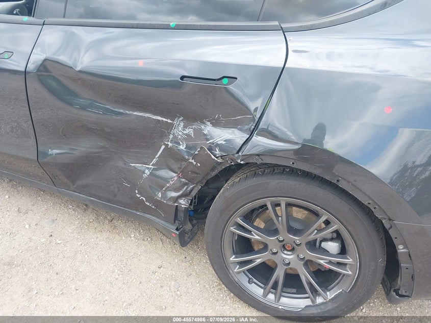 2024 Tesla Model y VIN 7SAYGAEE7RF200674 IAAI salvage auction — SIDE, Salvage Title, sold $11,300 on 2026-07-21 (photo 6)