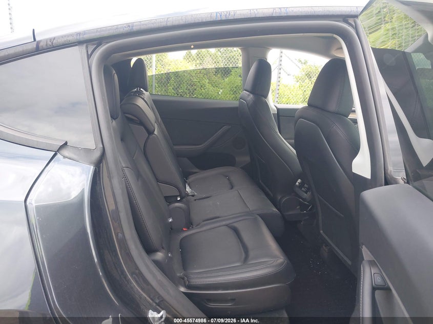 2024 Tesla Model y VIN 7SAYGAEE7RF200674 IAAI salvage auction — SIDE, Salvage Title, sold $11,300 on 2026-07-21 (photo 7)