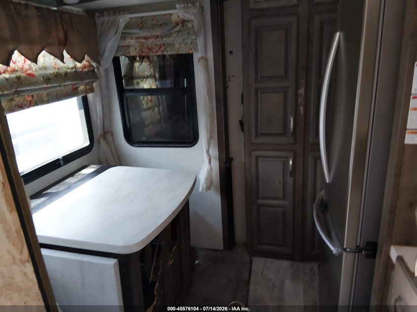 2018 Keystone rv Other VIN 4YDF37325J4703494 IAAI salvage auction — ALL OVER, Salvage (Texas), sold $7,100 on 2026-09-01 (photo 5)