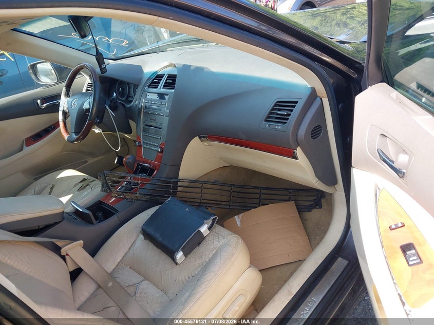 2011 Lexus Es 350 VIN JTHBK1EG1B2415056 IAAI salvage auction — NORMAL WEAR, Clear (Massachusetts), sold $975 on 2026-07-28 (photo 5)