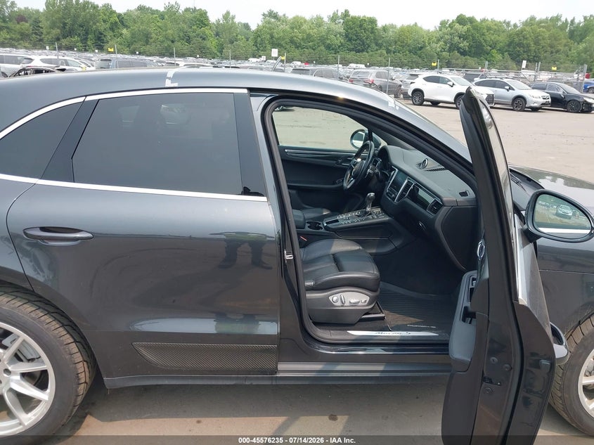 2017 Porsche Macan VIN WP1AB2A56HLB14811 IAAI salvage auction — ROOF, Salvage (Connecticut), sold $5,800 on 2026-07-18 (photo 5)