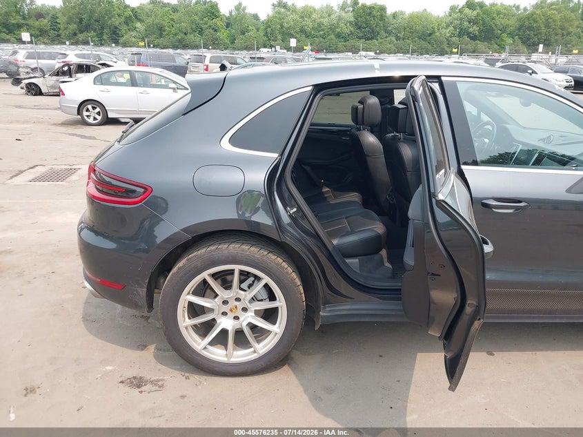2017 Porsche Macan VIN WP1AB2A56HLB14811 IAAI salvage auction — ROOF, Salvage (Connecticut), sold $5,800 on 2026-07-18 (photo 8)