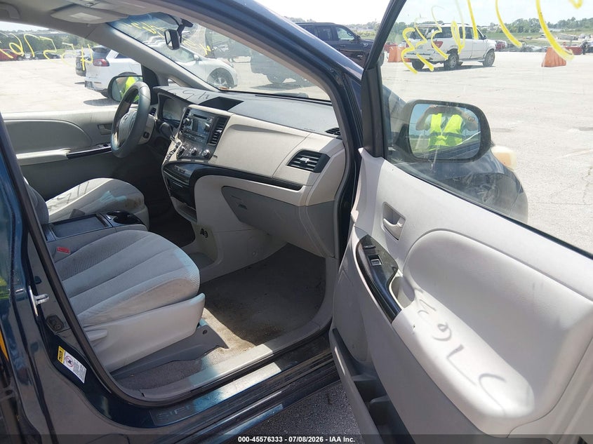 2011 Toyota Sienna VIN 5TDKK3DC3BS097591 IAAI salvage auction — NORMAL WEAR, Clear (Missouri), sold $725 on 2026-07-18 (photo 5)
