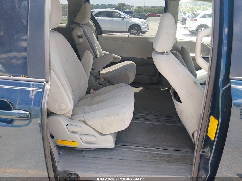 2011 Toyota Sienna VIN 5TDKK3DC3BS097591 IAAI salvage auction — NORMAL WEAR, Clear (Missouri), sold $725 on 2026-07-18 (photo 8)
