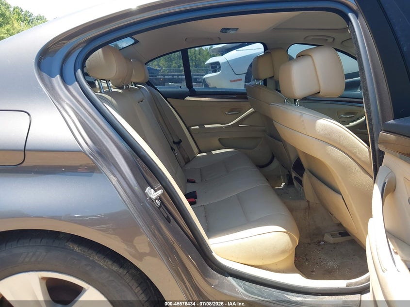 2012 BMW 5er VIN WBAXG5C59CDW24744 IAAI salvage auction — UNKNOWN, Salvage Title, sold $575 on 2026-07-15 (photo 8)