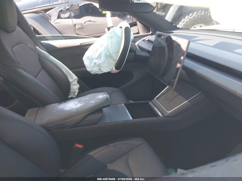 2026 Tesla Model y VIN 7SAYGDED0TA716095 IAAI salvage auction — SIDE, Wait Title, sold $10,700 on 2026-08-29 (photo 5)