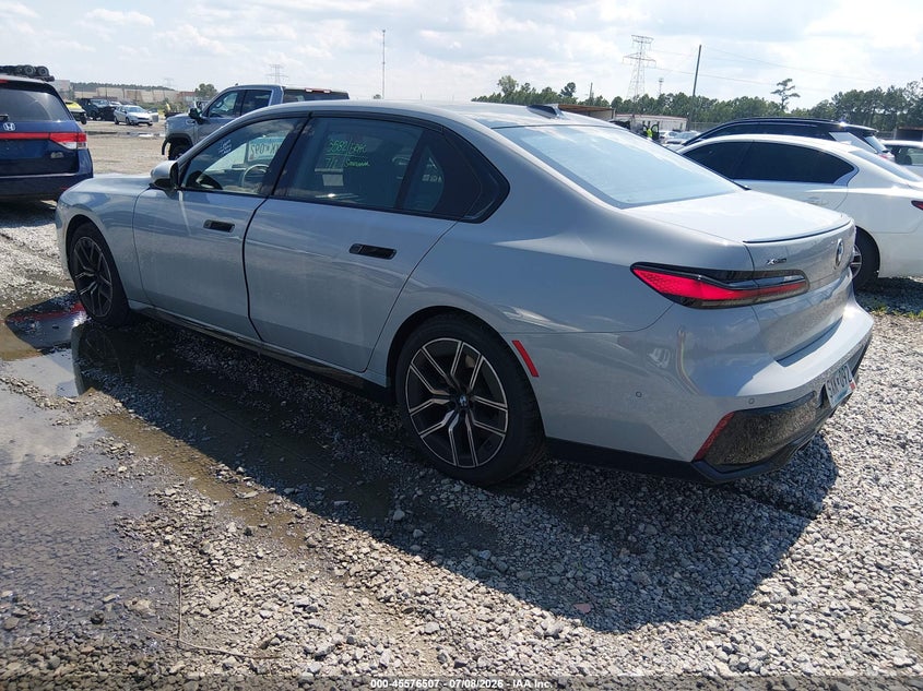 2026 BMW 7er VIN WBA33EH03TCW58840 IAAI salvage auction — NORMAL WEAR, Salvage Title, sold $56,000 on 2026-07-24 (photo 3)