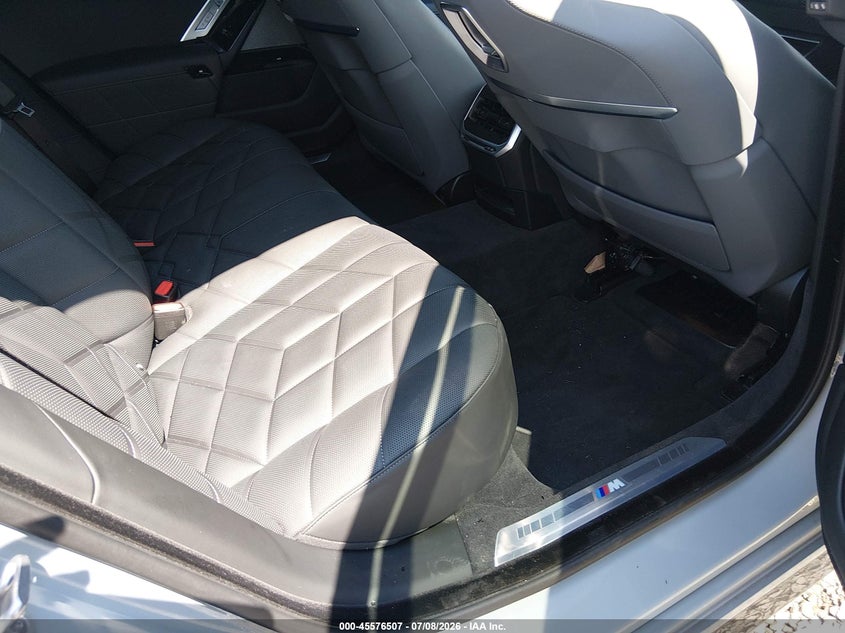 2026 BMW 7er VIN WBA33EH03TCW58840 IAAI salvage auction — NORMAL WEAR, Salvage Title, sold $56,000 on 2026-07-24 (photo 8)