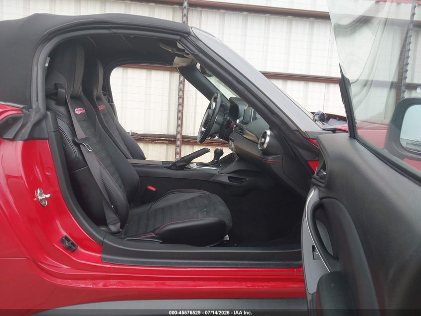2019 Fiat 124 spider VIN JC1NFAEK4K0143229 IAAI salvage auction — FRONT END, Salvage Title, sold $4,550 on 2026-09-10 (photo 5)