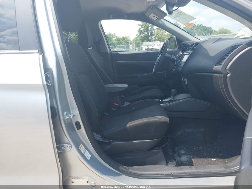 2021 Mitsubishi Outlander VIN JA4APUAU7MU016441 IAAI salvage auction — REAR END, Salvage Title, sold $4,525 on 2026-08-21 (photo 5)