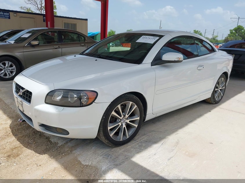 2010 Volvo C70 VIN YV1672MCXAJ092567 IAAI salvage auction — NORMAL WEAR, Salvage (Maryland), sold $500 on 2026-07-28 (photo 2)