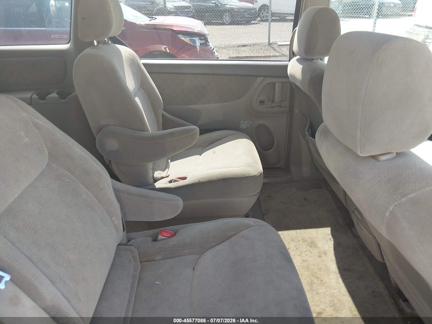 2005 Toyota Sienna VIN 5TDZA22C65S227737 IAAI salvage auction — NORMAL WEAR, Clear (Illinois), sold $900 on 2026-07-29 (photo 8)