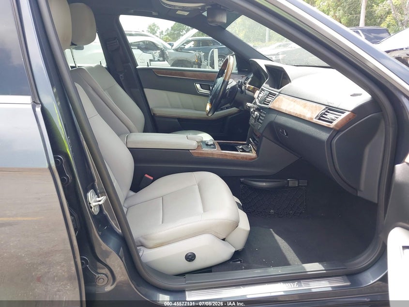 2012 Mercedes-benz E-klasse VIN WDDHF5KB1CA519303 IAAI salvage auction — REAR END, Rebuildable (Florida), sold $1,050 on 2026-07-20 (photo 5)