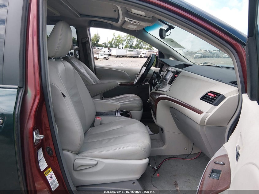 2011 Toyota Sienna VIN 5TDDK3DCXBS007331 IAAI salvage auction — FRONT END, Salvage (Tennessee), sold $1,050 on 2026-07-31 (photo 5)