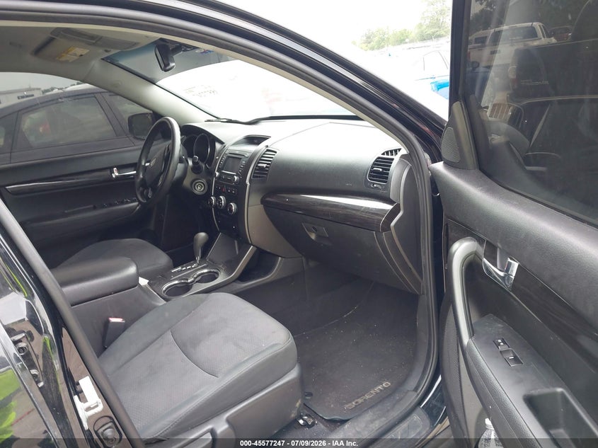 2013 Kia Sorento VIN 5XYKT3A61DG407054 IAAI salvage auction — NORMAL WEAR, Clear (Illinois), sold $425 on 2026-07-28 (photo 5)