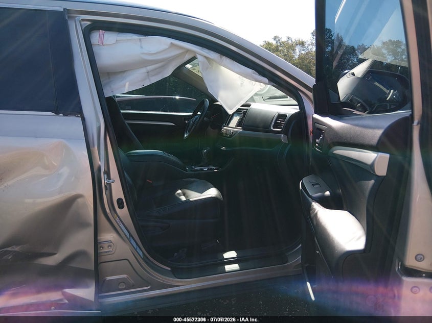 2015 Toyota Highlander VIN 5TDJKRFH5FS081938 IAAI salvage auction — RIGHT SIDE, Salvage Title, sold $25 on 2026-07-28 (photo 5)