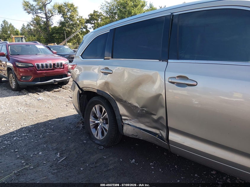 2015 Toyota Highlander VIN 5TDJKRFH5FS081938 IAAI salvage auction — RIGHT SIDE, Salvage Title, sold $25 on 2026-07-28 (photo 6)