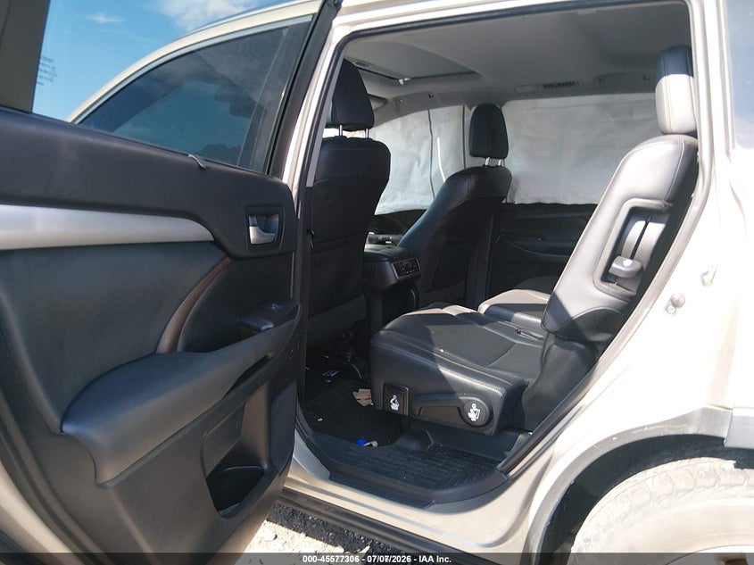 2015 Toyota Highlander VIN 5TDJKRFH5FS081938 IAAI salvage auction — RIGHT SIDE, Salvage Title, sold $25 on 2026-07-28 (photo 8)
