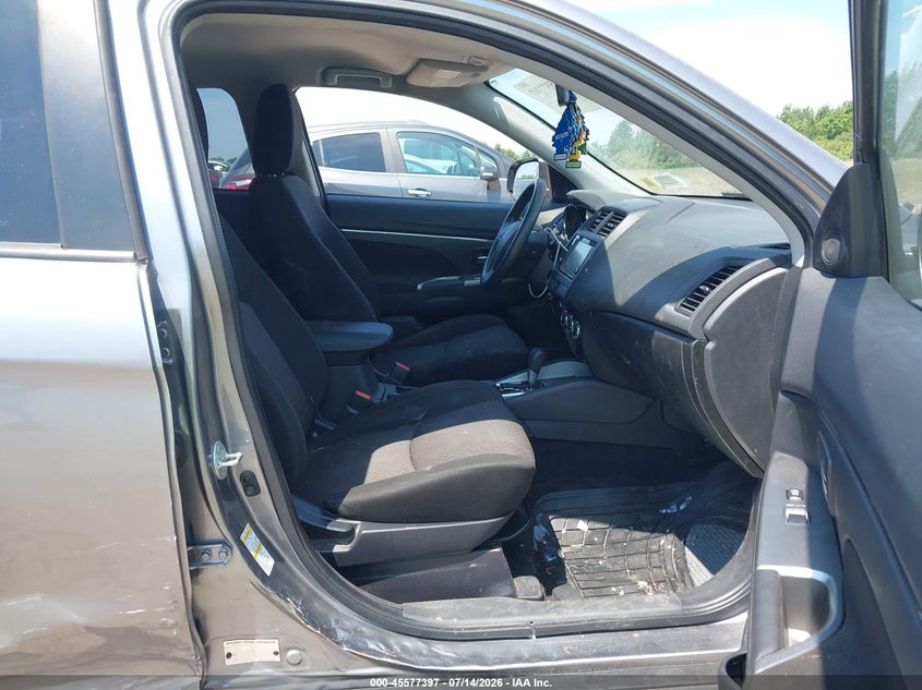 2019 Mitsubishi Outlander VIN JA4AP3AU6KU023680 IAAI salvage auction — SIDE, Wait Title, sold $2,350 on 2026-07-30 (photo 5)