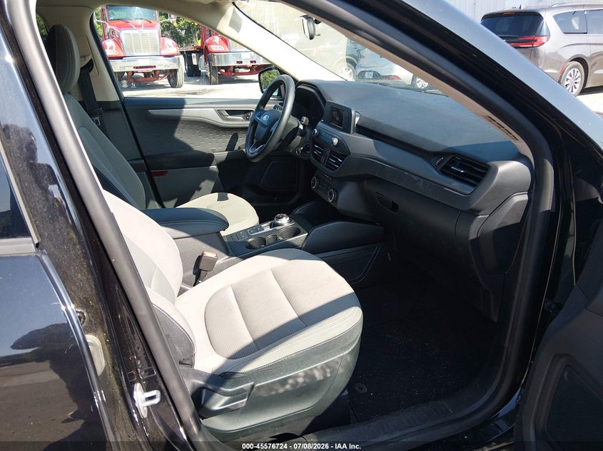 2020 Ford Escape VIN 1FMCU9F63LUC09582 IAAI salvage auction — NORMAL WEAR, SF97 (Rhode Island), sold $7,525 on 2026-07-27 (photo 5)