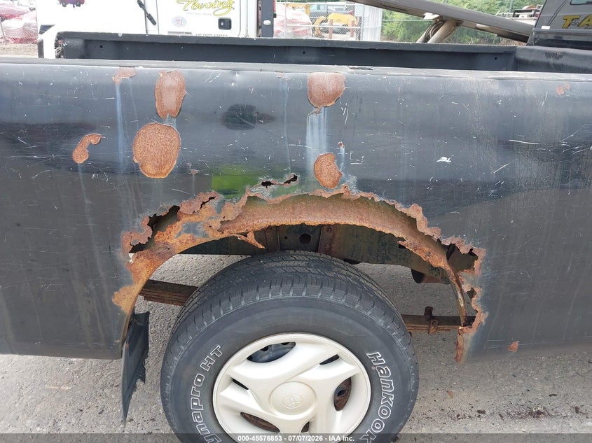 2001 Toyota Tundra VIN 5TBJN32161S168049 IAAI salvage auction — NORMAL WEAR, Original (Maine), sold $375 on 2026-07-27 (photo 6)