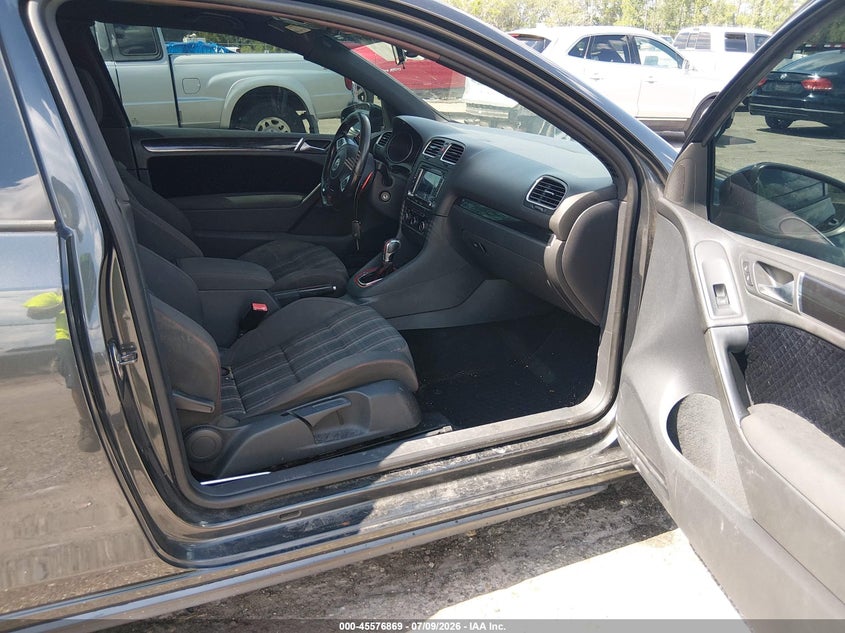2011 Volkswagen Gti VIN WVWFD7AJXBW147778 IAAI salvage auction — FRONT & REAR, Rebuildable (Florida), sold $900 on 2026-07-28 (photo 5)