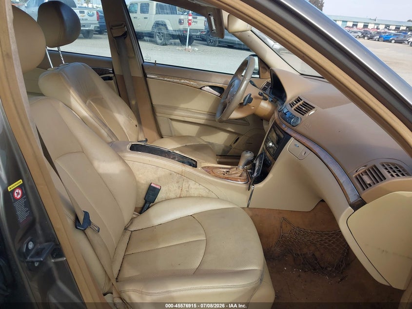 2009 Mercedes-benz E-class VIN WDBUF56X09B391927 IAAI salvage auction — NORMAL WEAR, Clear - Dealer Only (California), sold $400 on 2026-07-29 (photo 5)