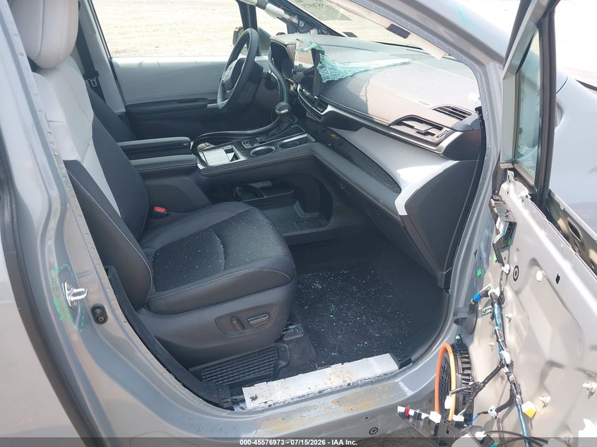 2025 Toyota Sienna VIN 5TDDSKFC4SS176154 IAAI salvage auction — FRONT & REAR, Salvage (Virginia), sold $23,900 on 2026-07-25 (photo 5)