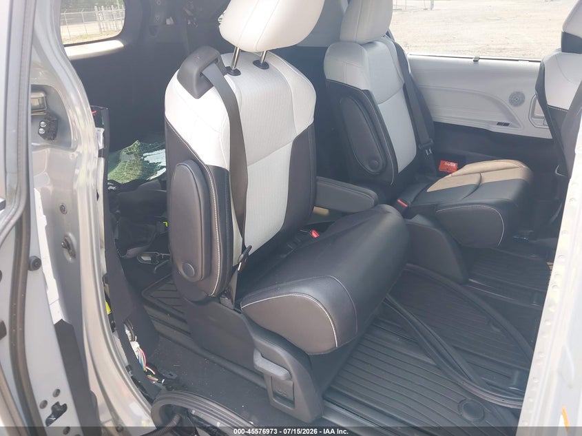 2025 Toyota Sienna VIN 5TDDSKFC4SS176154 IAAI salvage auction — FRONT & REAR, Salvage (Virginia), sold $23,900 on 2026-07-25 (photo 8)