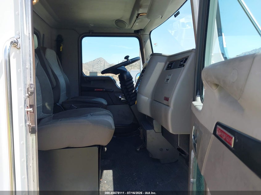 2014 Kenworth Construction VIN 2NKHHM7X8EM409149 IAAI salvage auction — SIDE, Wait Title, sold $8,250 on 2026-09-29 (photo 5)