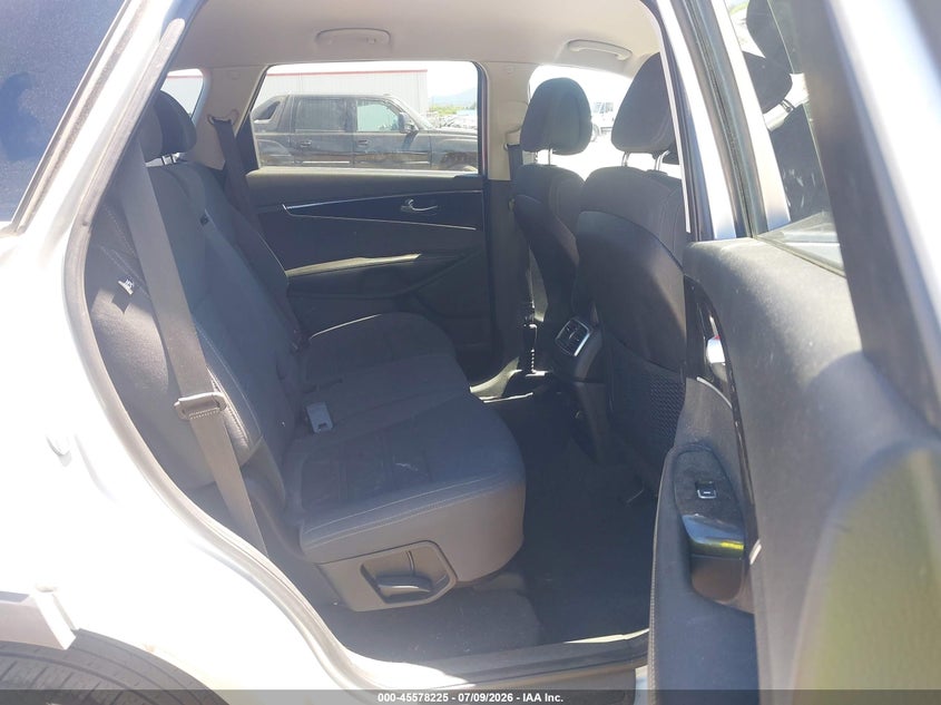 2016 Kia Sorento VIN 5XYPG4A31GG002404 IAAI salvage auction — NORMAL WEAR, Clear (Idaho), sold $575 on 2026-07-28 (photo 8)